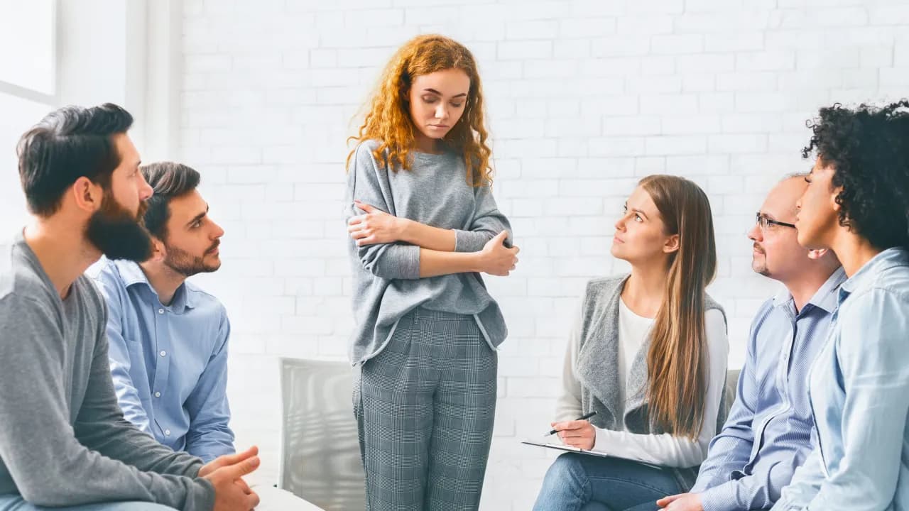 Leczenie pod przymusem: kiedy można skierować osobę do zamkniętego ośrodka