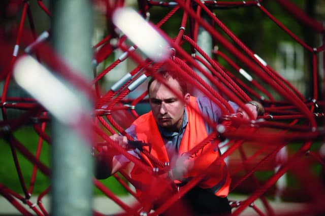 Czy można wchodzić na plac zabaw? Sprawdź aktualne zasady i bezpieczeństwo